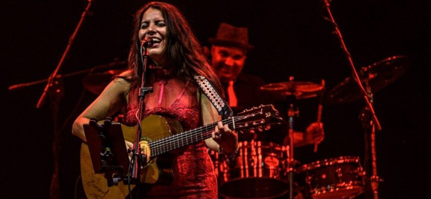 DiVociDiDonne – La cantautrice cubana Leydis Mendez sul palco dell’Aurora
